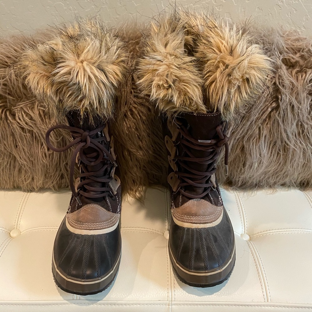 Sorel Joan of Artic snow boots.